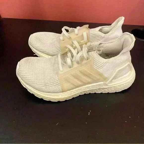 Adidas UltraBoost - Picture 3 of 9